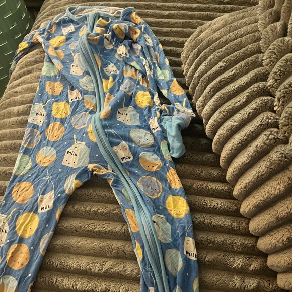 Milk and cookies - Picture 1 of 1